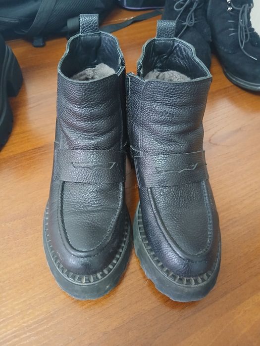 Продам женские сапоги