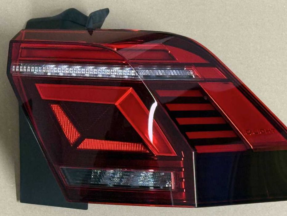 Нов оригинален външен десен стоп VW Tiguan IQ Light 5NA945208K