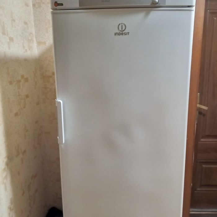 Продам морозильную камеру Indesit