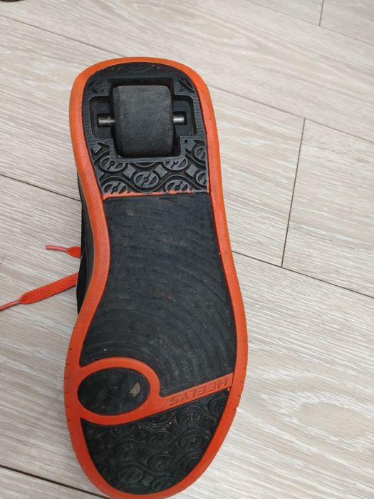 Кроссовки Heelys
