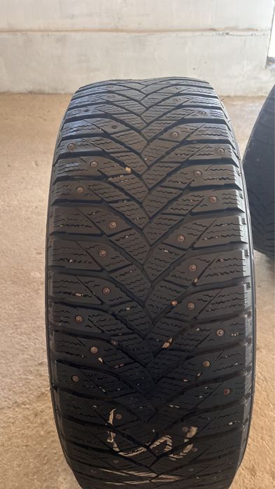 Продам резину 215/55 R17
