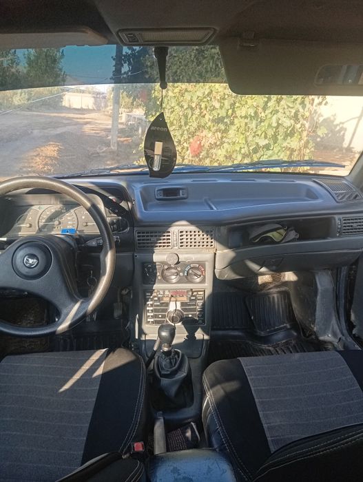 Moshina sotiladi 1999 yil 380.000 prabeg metan 4 ta yumshoq balon