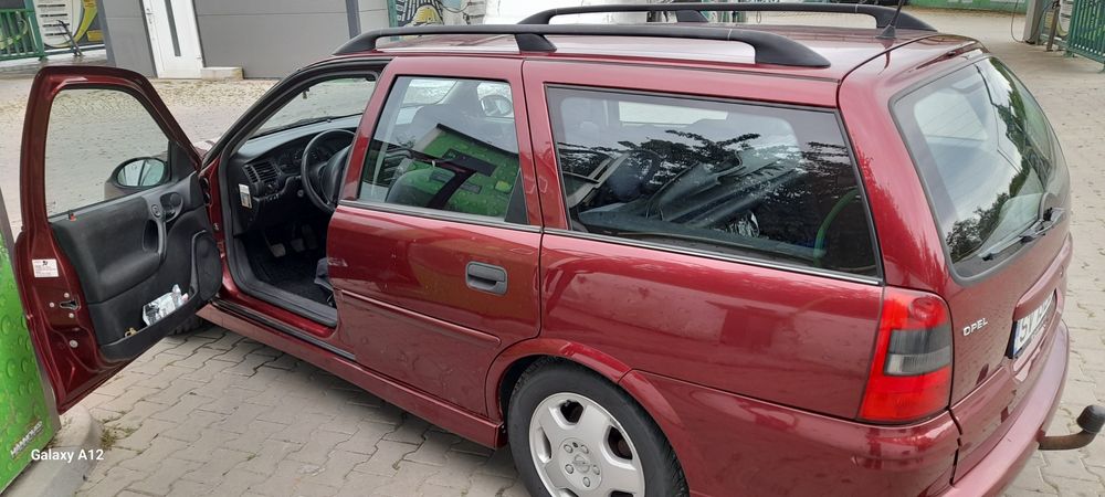 Vînd Opel VectraB.