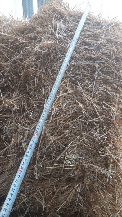 Солома в  больших тюках