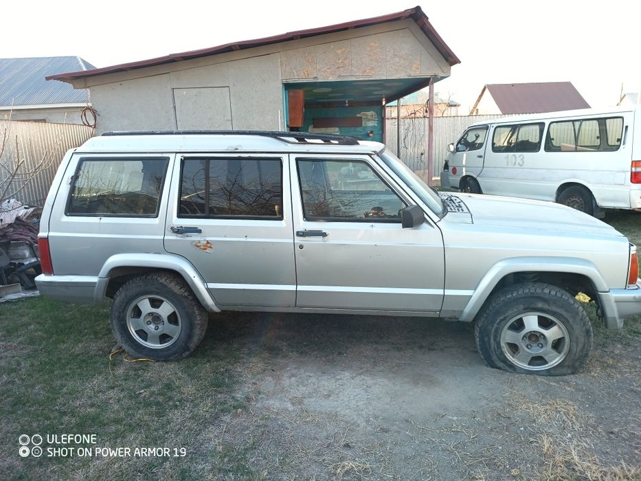 Продам Jeep Cherokee