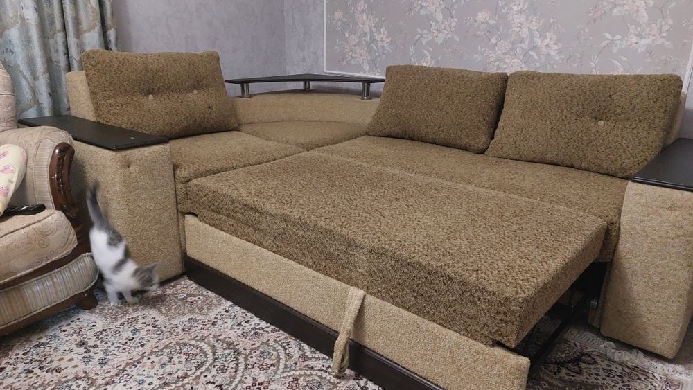 Угловой диван продается