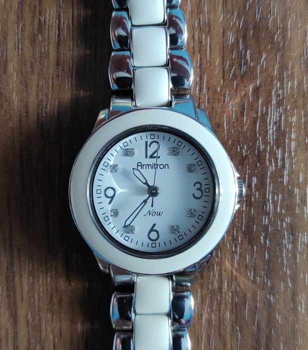 Женские часы Armitron Now
