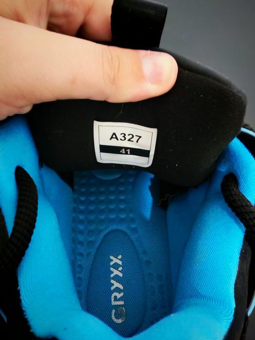 Vând pereche de adidași gryxx