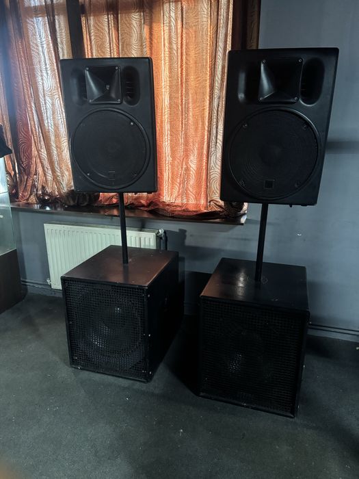 Vand doua topuri doua boxe cu doi basi 1200w cu 300 w