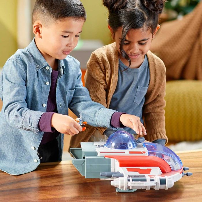 HASBRO STAR WARS Young Jedi Голям Летящ Космически кораб с 2 фигурки