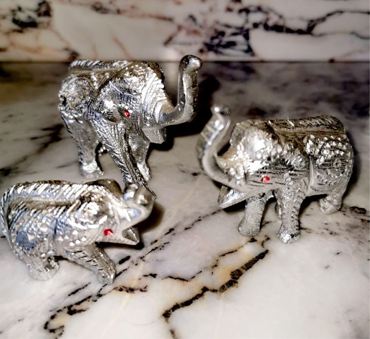 Антикварни декоративни фигурки на слонове изработени от герм. сребро