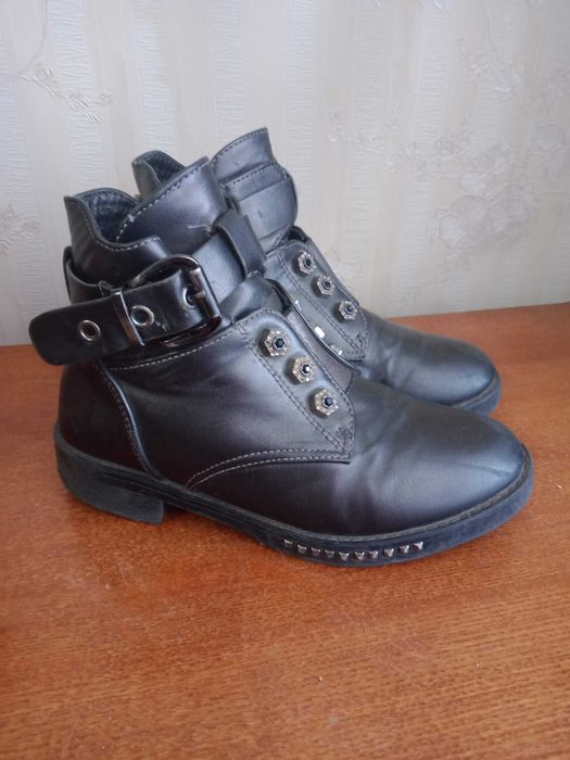 Ботинки  на девочку  весна  раз 27  раз 28  раз29 раз32   по 2500