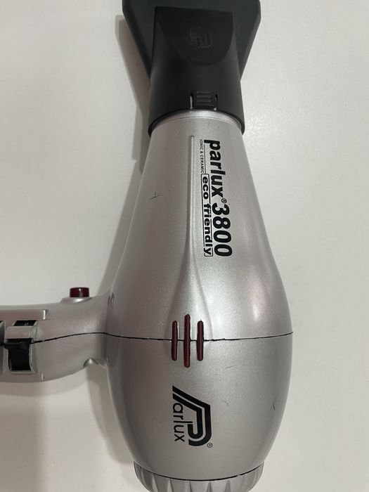 Продаю фен профессиональный.