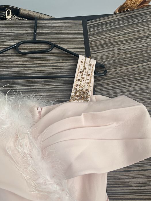 Rochie roz pal cu pene