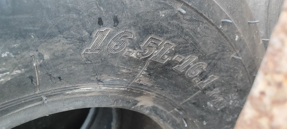 Продам шины на 16.5L-16.1