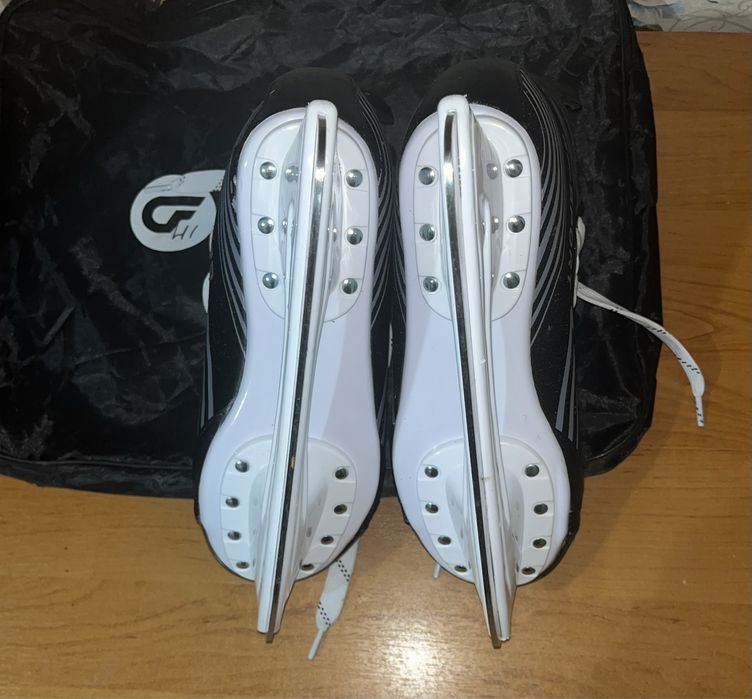 Срочно! продаются коньки