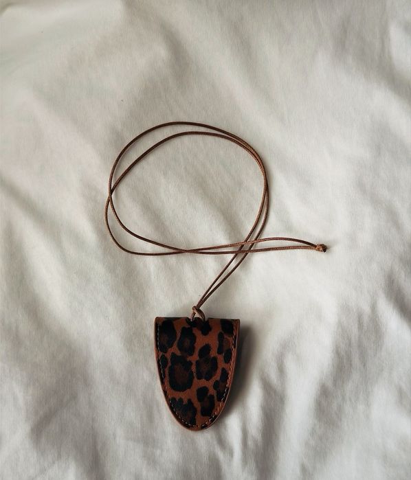 Зажим для очков на магните