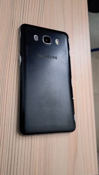 Продам Samsung j5 (2016)