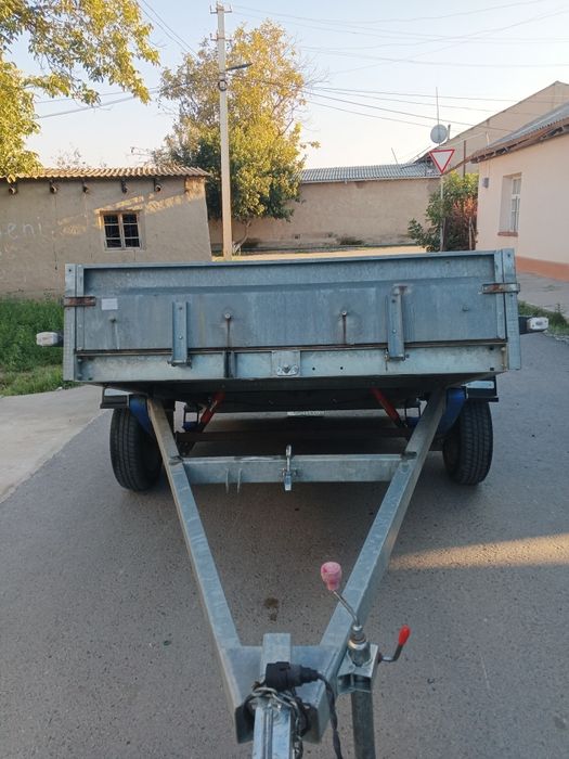 Оцинкованный прицеп с тентом.