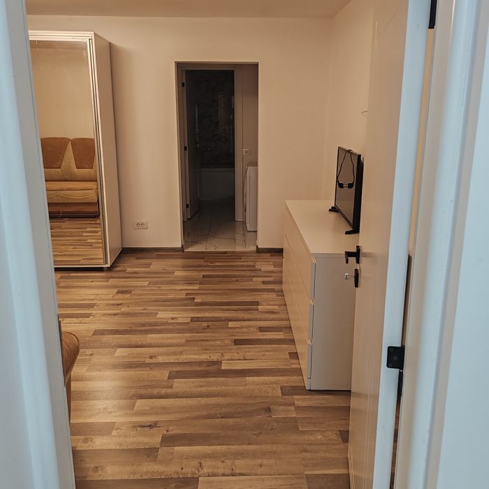 Închiriez apartament
