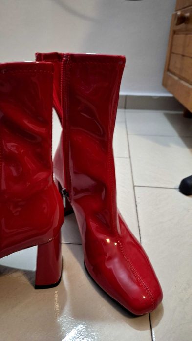 Червени,лачени токчета ботти с ципче