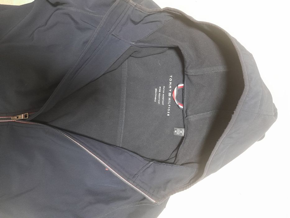 Продам ветровку Tommy Hilfiger