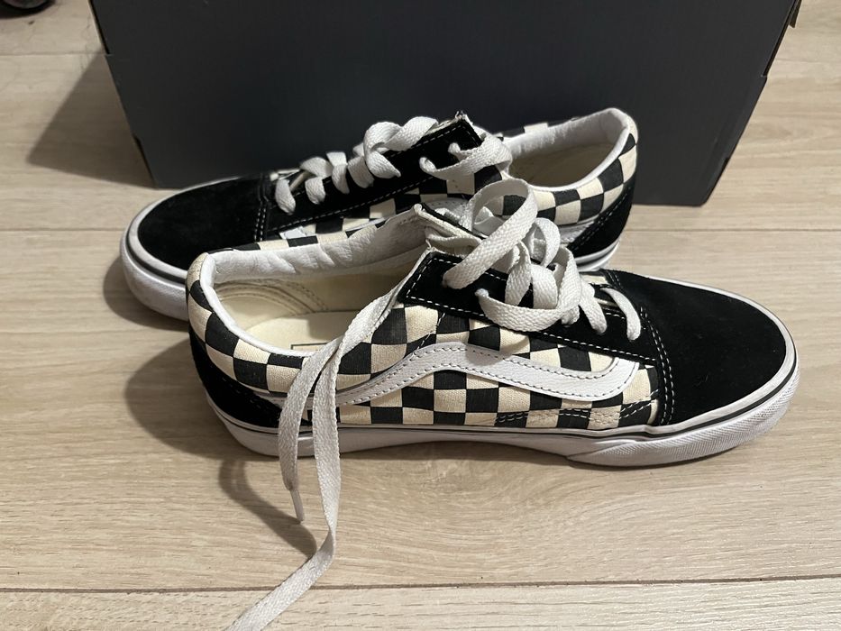 Обувки Vans носени 1 път. Номер 37.