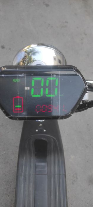 Skuter  elektroni sotiladi holat zor kop yurmagan