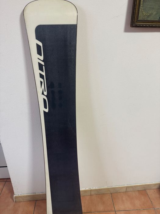 Vând placa de snowboard nouă nefolosită