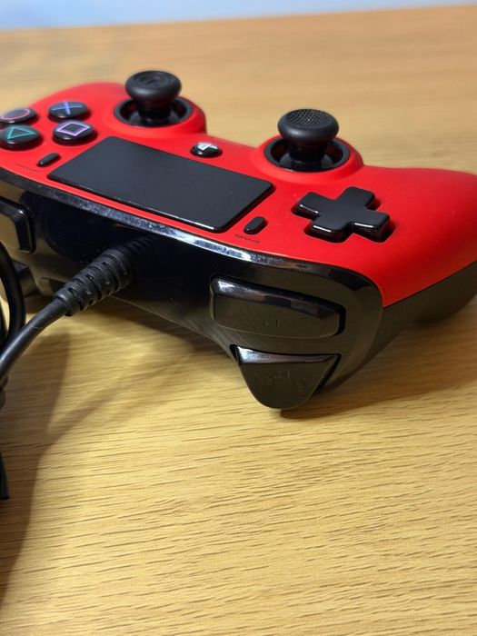 Controller Nacon Wired Compact PS4 / PC (Licențiat Oficial)