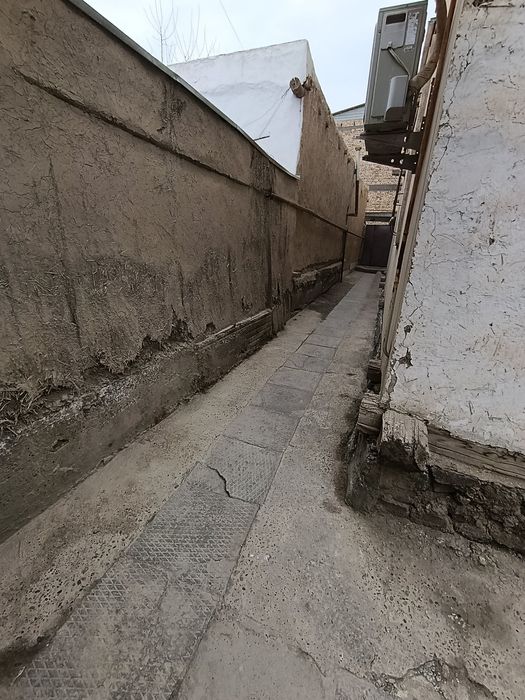 Eski hovli sotiladi 4 soʻtiqli eski shaharda