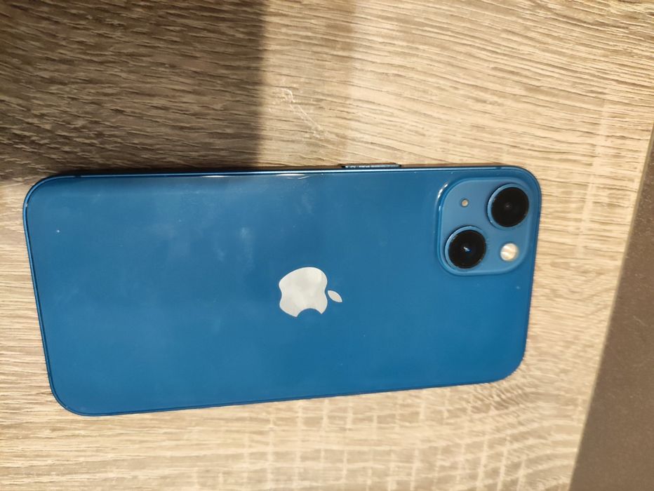 Продавам iphone 13 blue