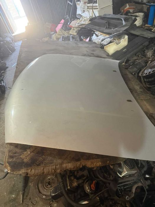 Капот на VW Гольф3