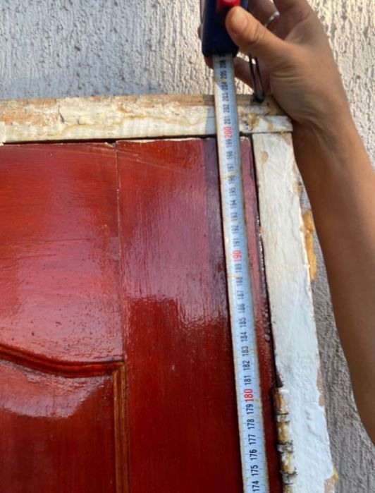 Дверь деревянный