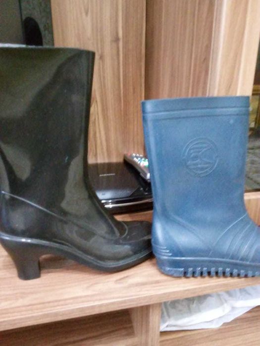 Резиновые сапоги.