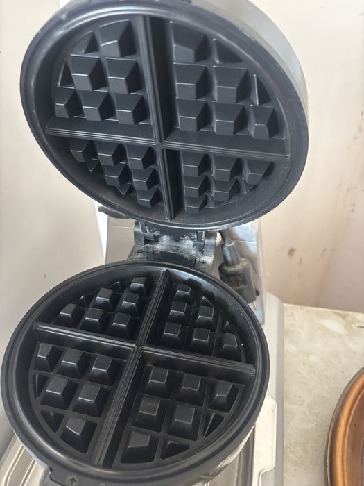 aparat profesional Waring Commercial Belgian Wafflemaker,