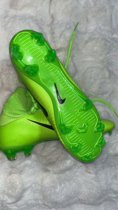 Ghete fotbal Nike Mercurial