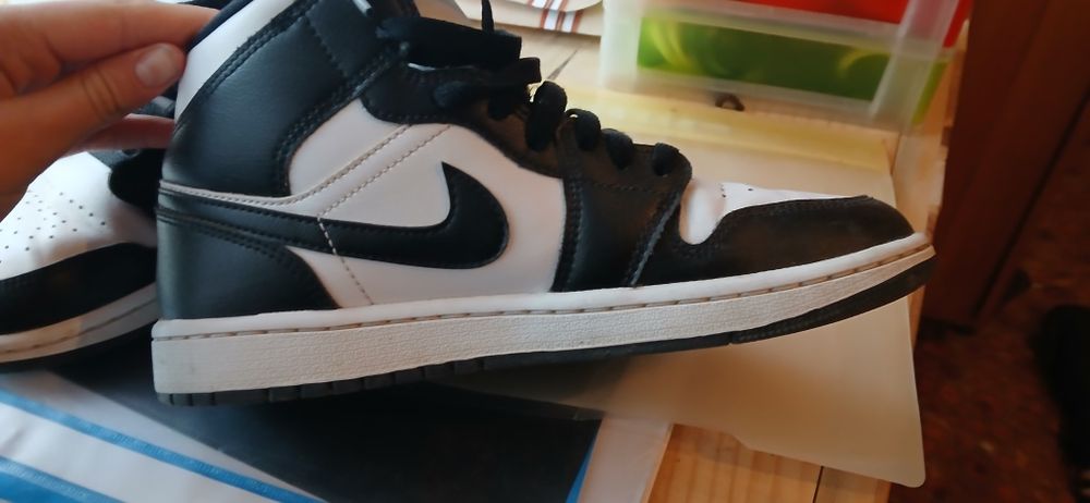 Vând adidasi jordan