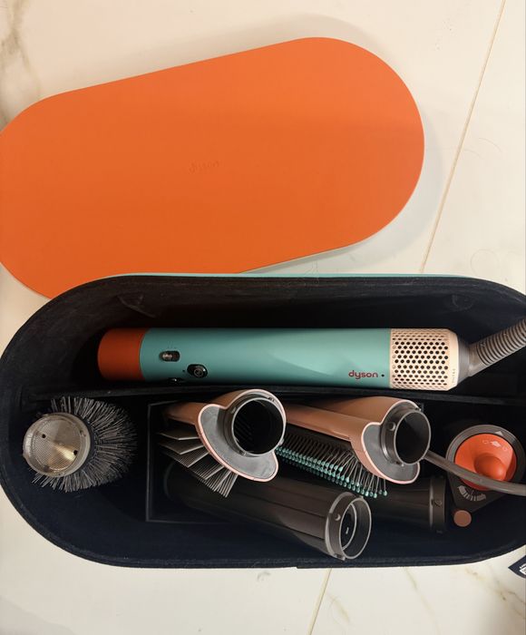 Продавам!Dyson Airwrap Complete Long
