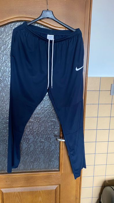 Nike L долнища отлични