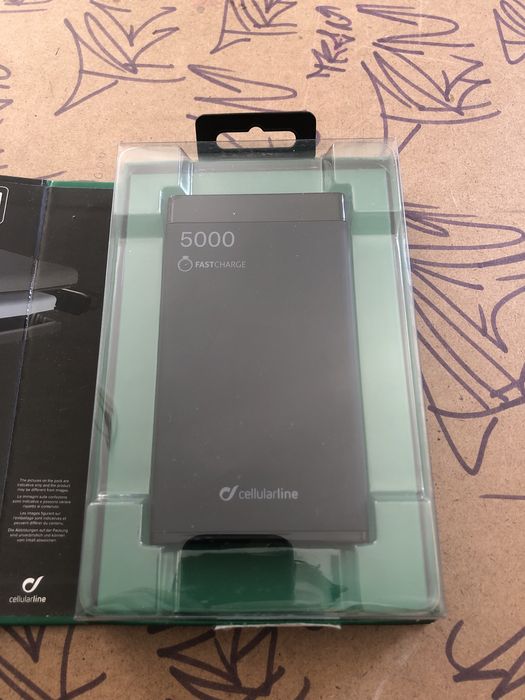 ЧИСТО НОВА Външна Батерия Cellularline FreePower Manta S 5000 mAh с Дисплей