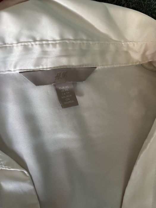 Бяла нежна риза