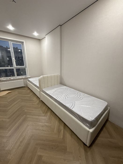 Новая современная удобная кровать