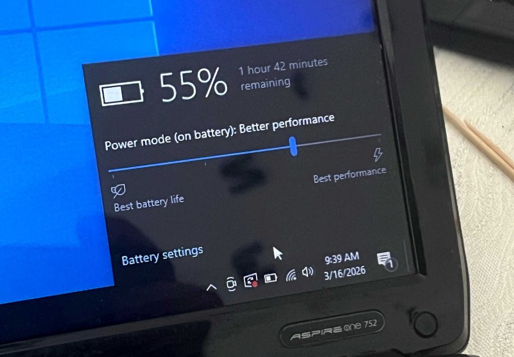 Acer Aspire One 752 ZH7 Celeron M743 3GB RAM Windows 10 Pro