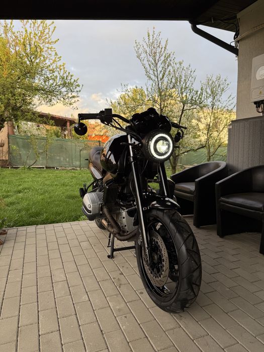 Bmw R1100r.