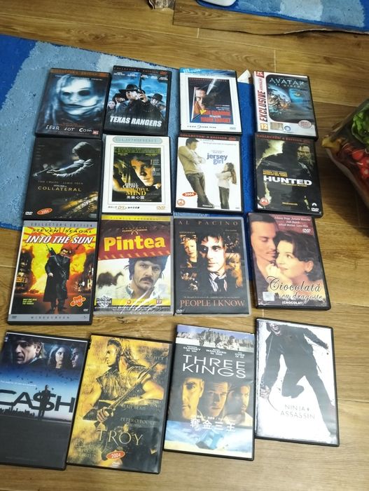 Vând 60 dvd uri filme