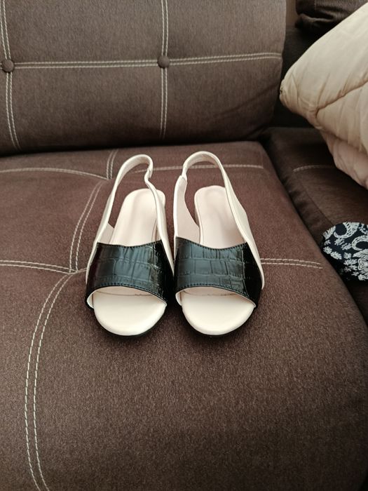 Vând sandale damă casual