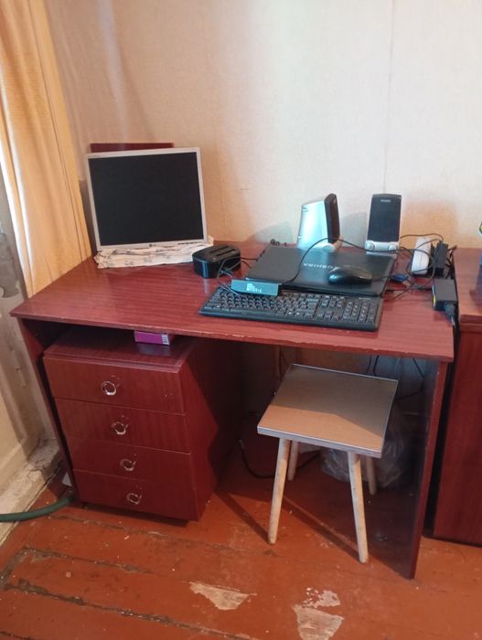 Продам стол письменный