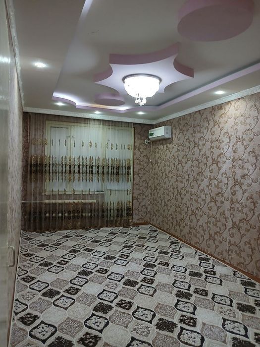 Зафарабодда 3 хоналик квартира сотилади. 11-дом, 36-кв, 4-этаж.