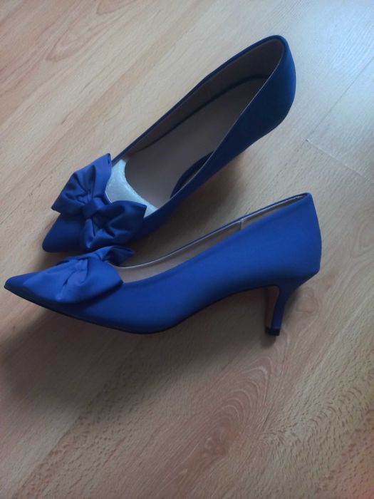 Нови обувки в кралско син цвят